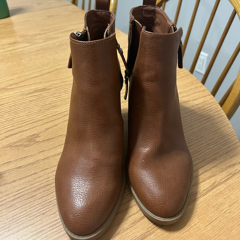 Universal Thread Boots - Picture 2 of 6